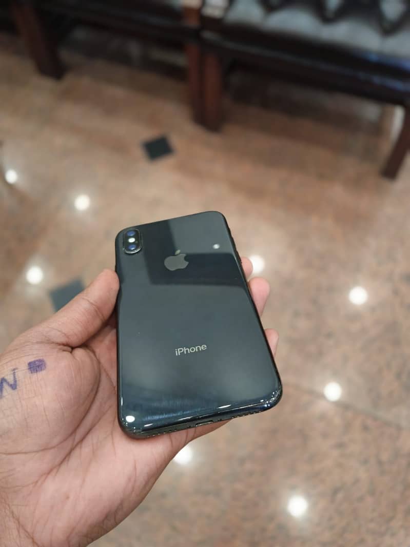 Apple iPhone X 4