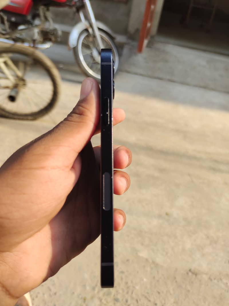 Apple iPhone 12 8