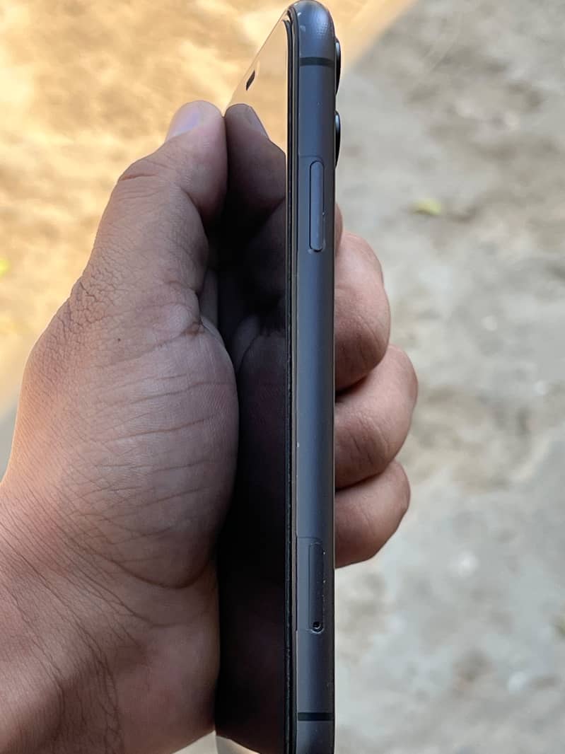 Apple iPhone 11 0