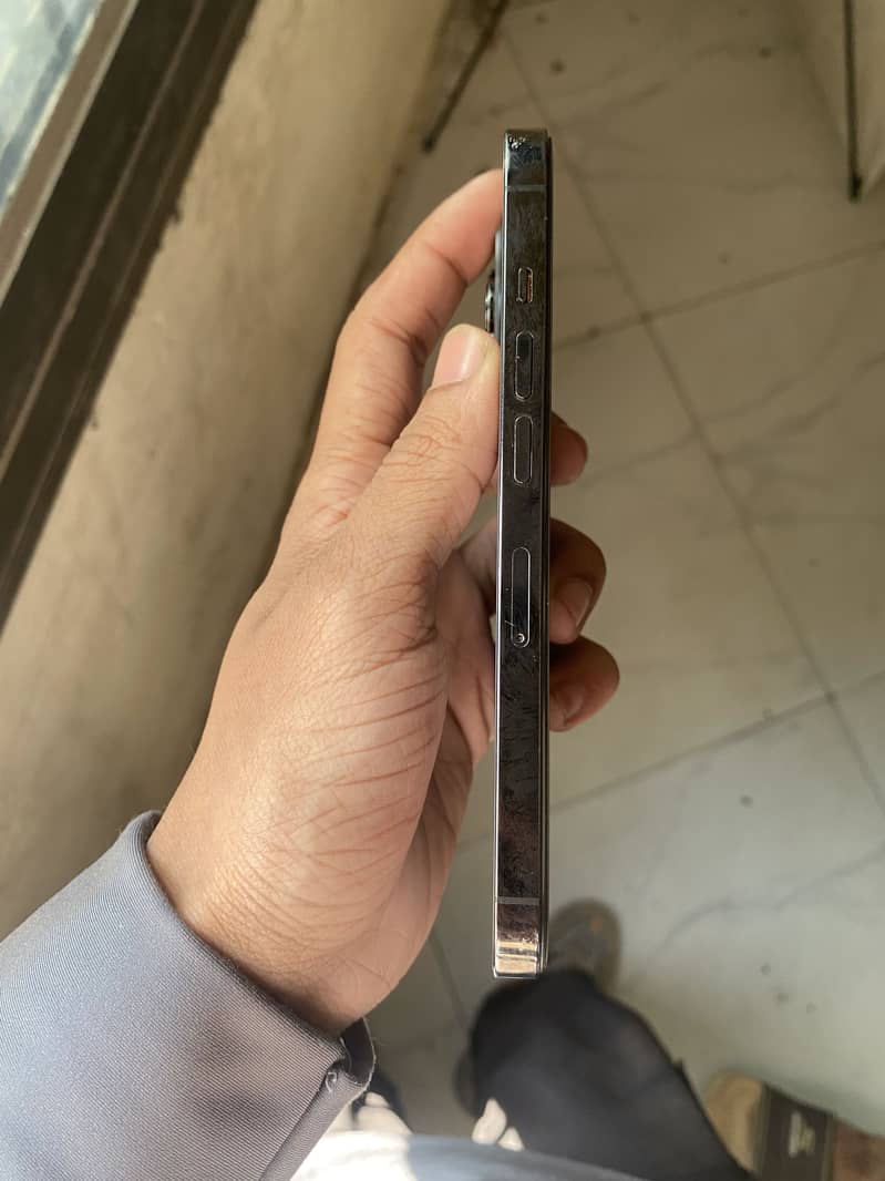 Apple iPhone 13 Pro 2