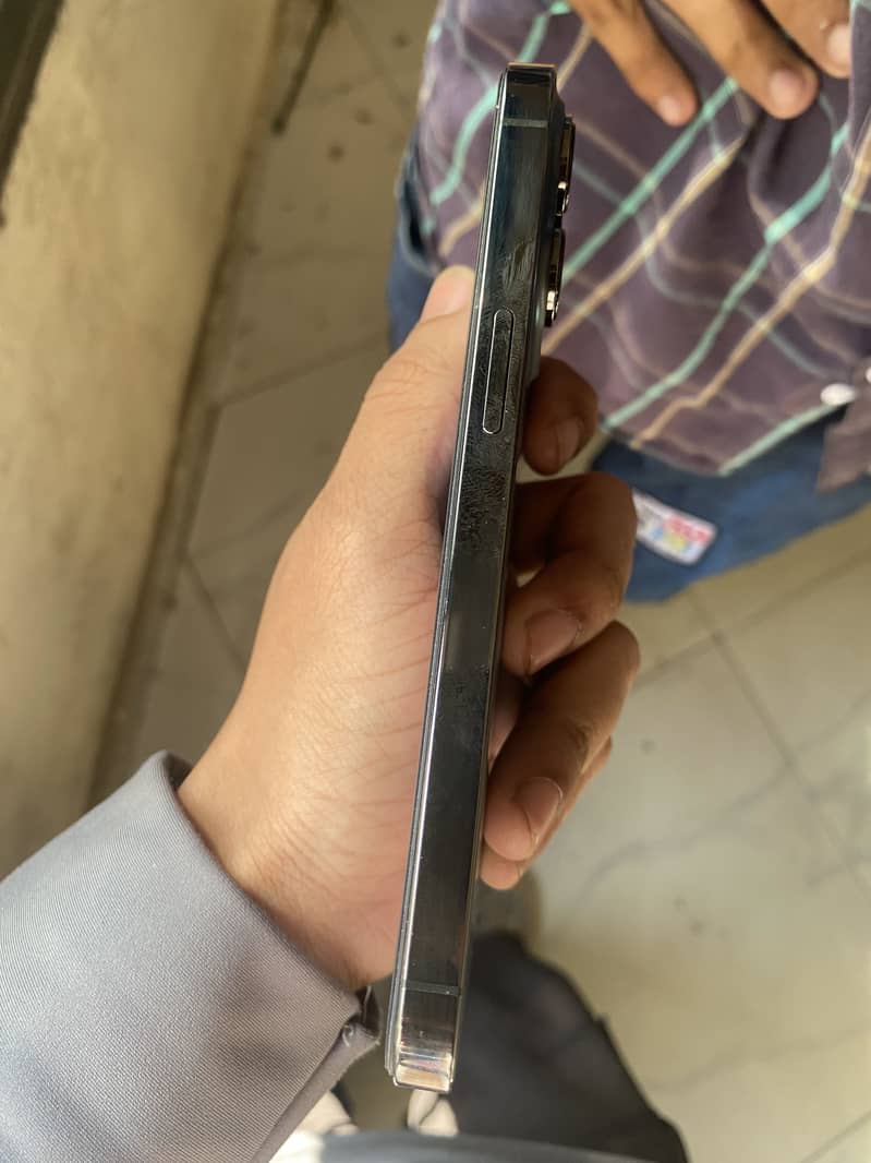 Apple iPhone 13 Pro 4