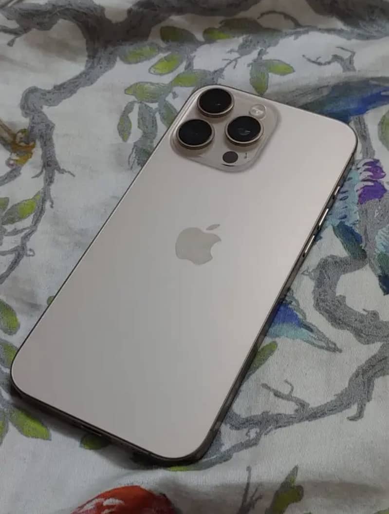 Apple iPhone 16 Pro Max JV 0
