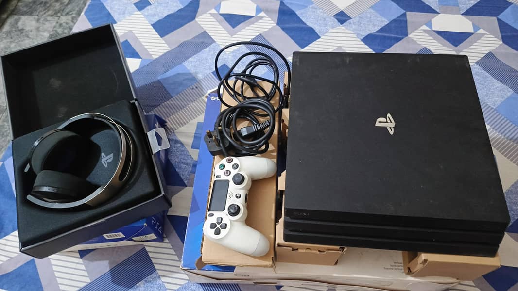 Sony PlayStation 4 Pro 1TB + Controller + Bluetooth Headset 4