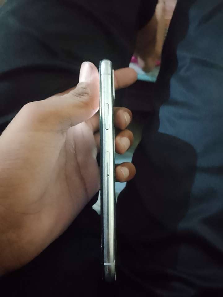 Apple iPhone X 3