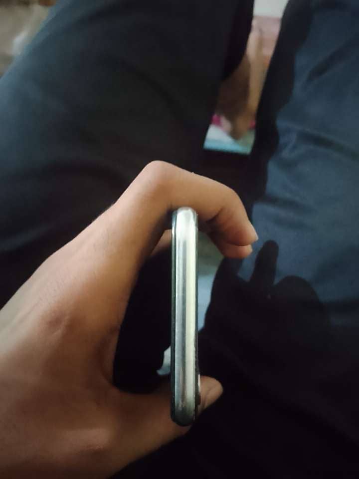 Apple iPhone X 4
