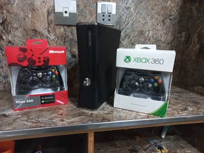 Xbox 360 Slim (Jailbroken) | 35 Top Games Installed | 2 Controllers |