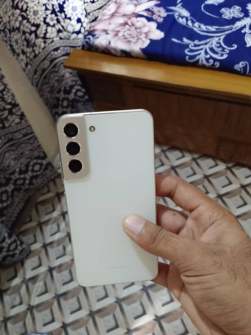 Samsung Mobile S22 Plus 0