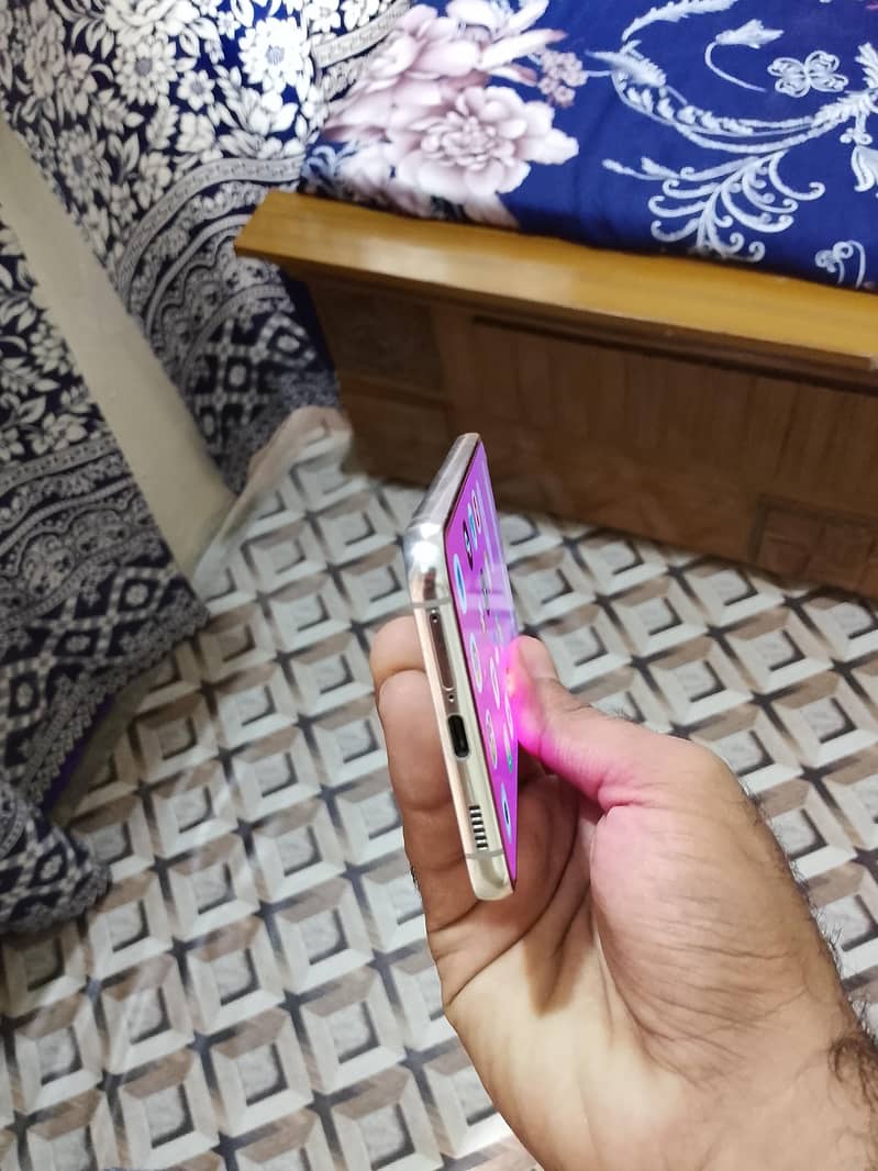 Samsung Mobile S22 Plus 5