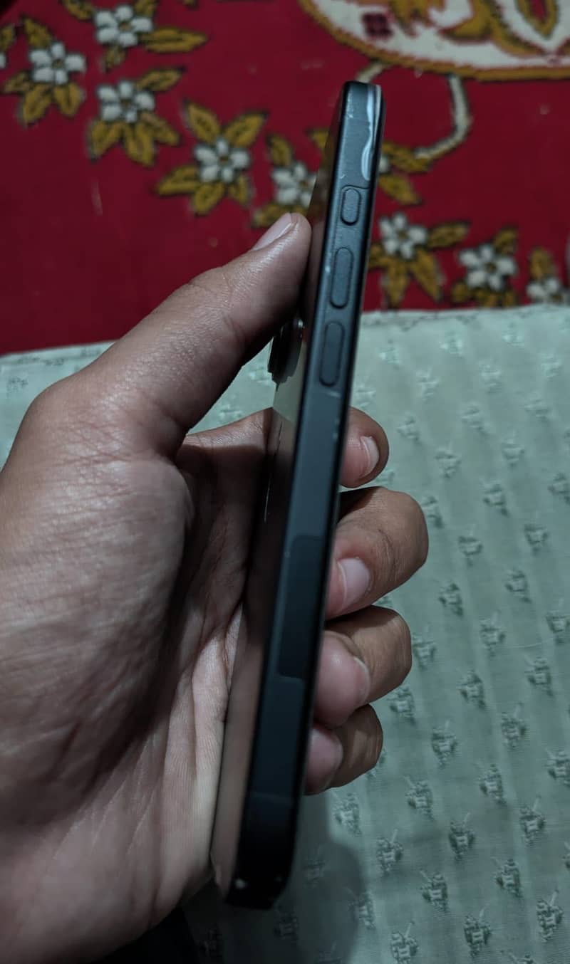 Apple iPhone 16 1