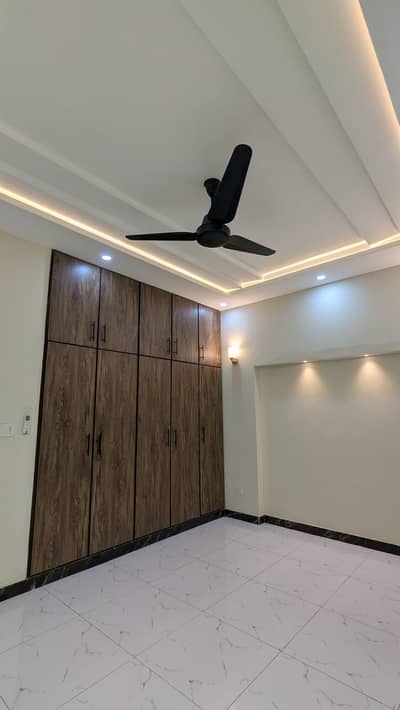 I RENT OUT 5MARLA HOUSE IN E BLOCK BAHRIA ORCHARD LAHORE