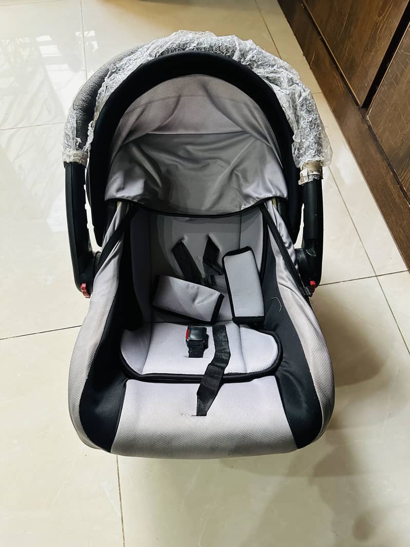 Carry cot new condition 8