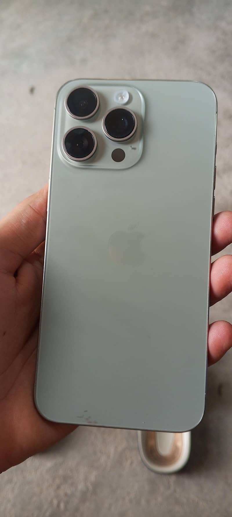 Apple iPhone 15 Pro Max 4