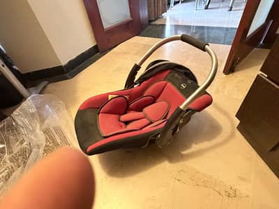 car seat/ carry cot