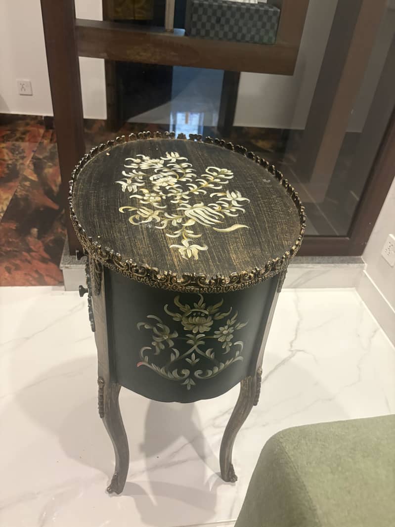 Table with drawer 0