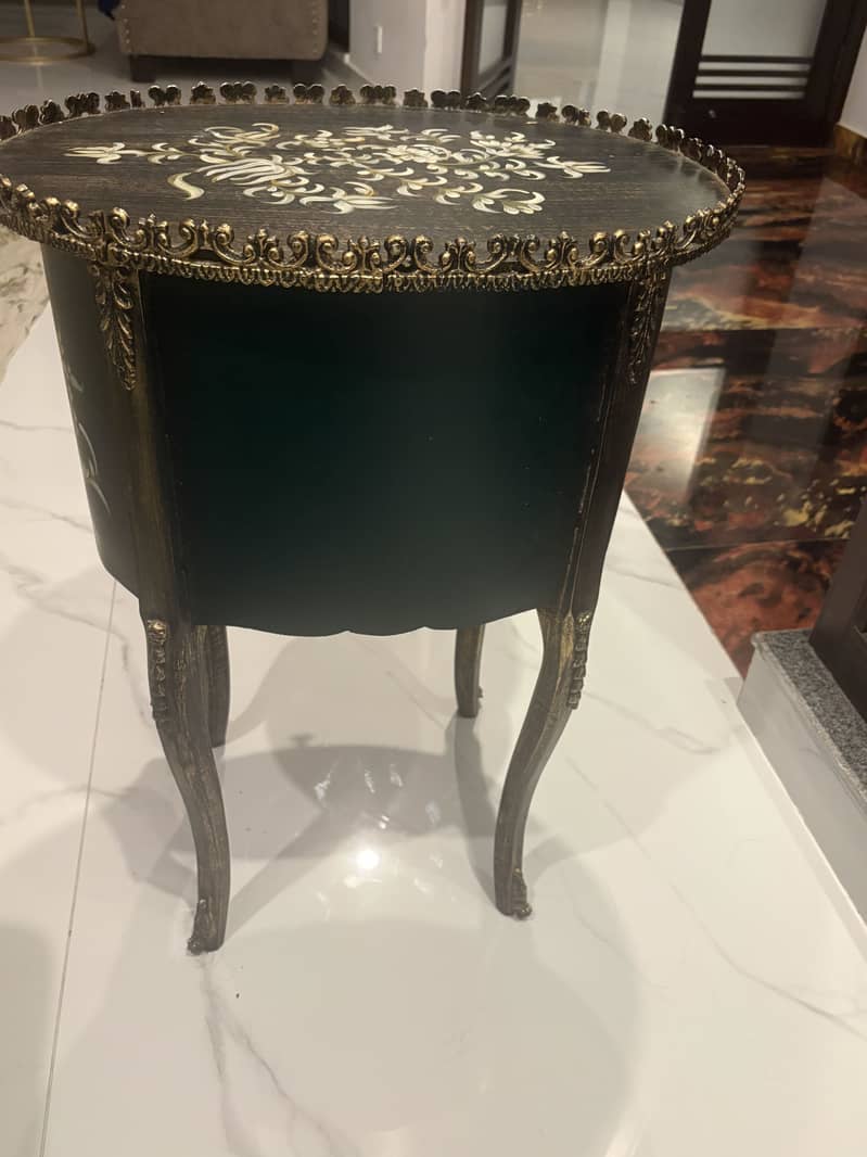 Table with drawer 1