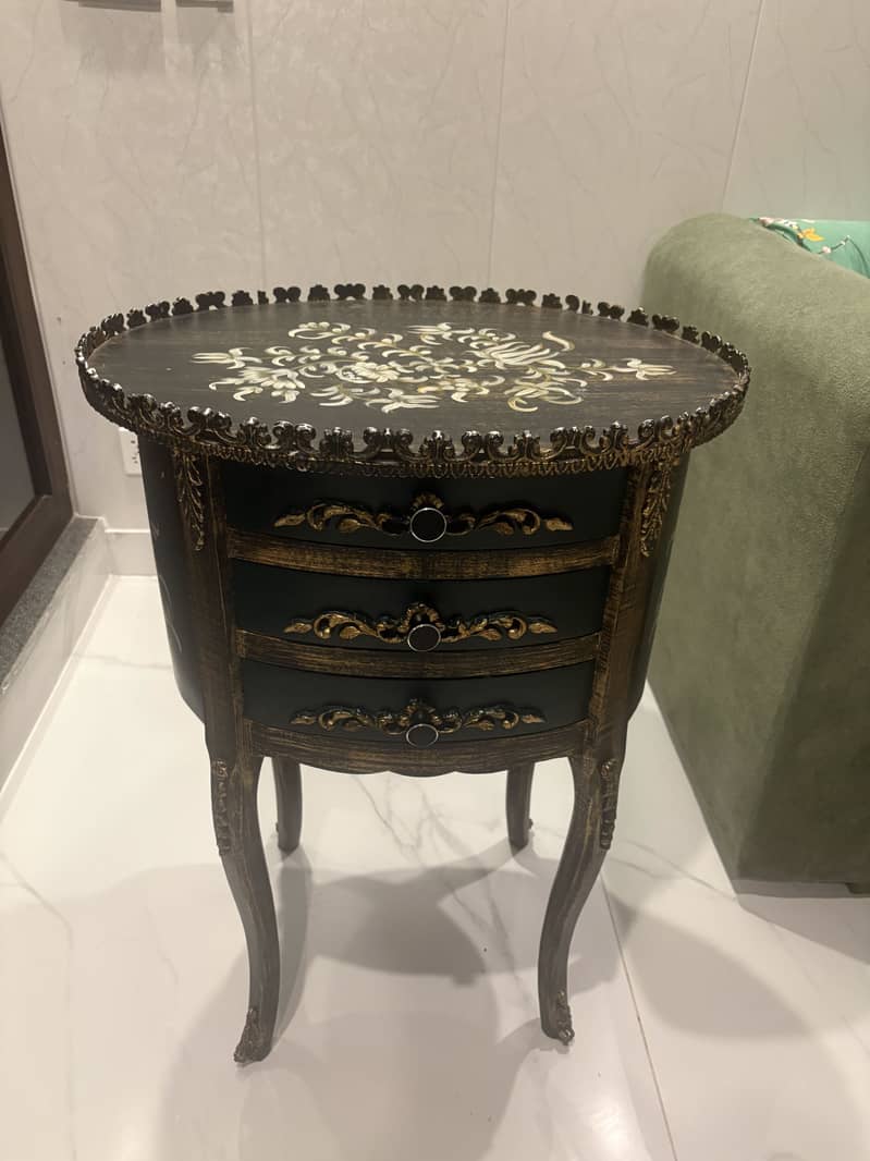 Table with drawer 2