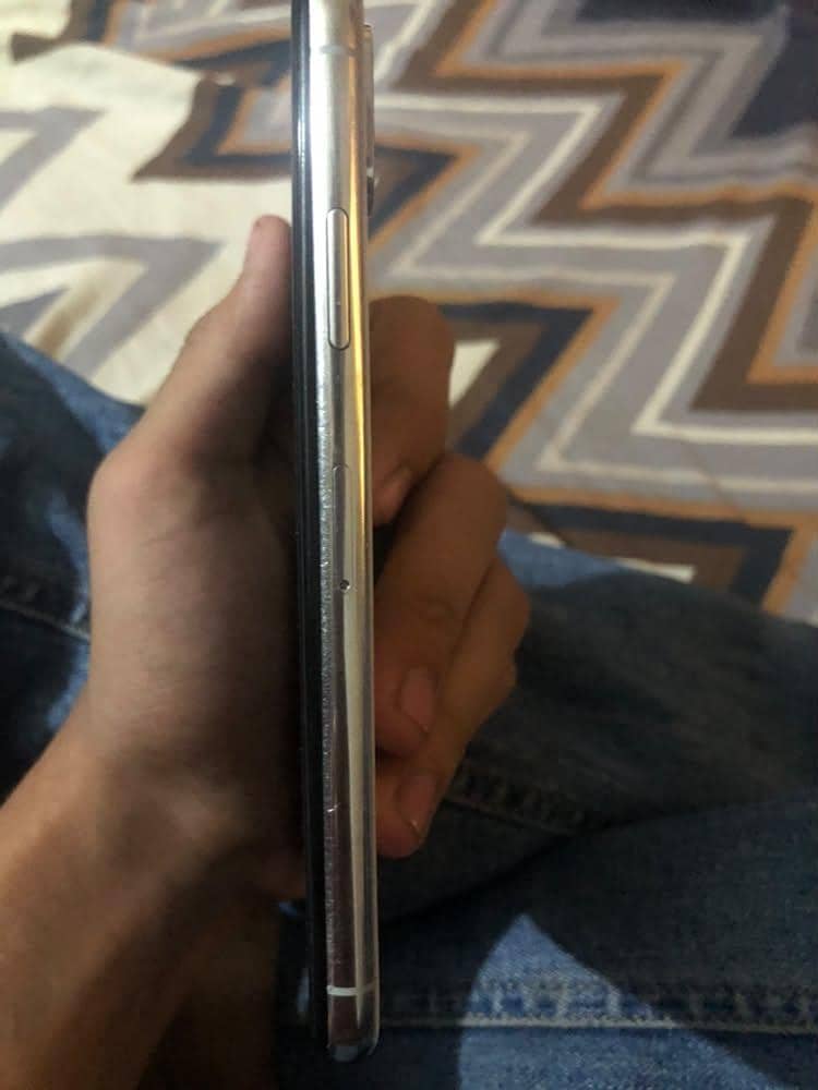 Apple iPhone X 5