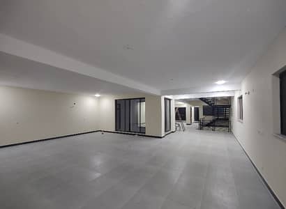 COMMERCIAL HALL FOR YOUR BUSINESS, M/F WASHROOMS, KITCHEN, PARKING VERY HOT LOCATION