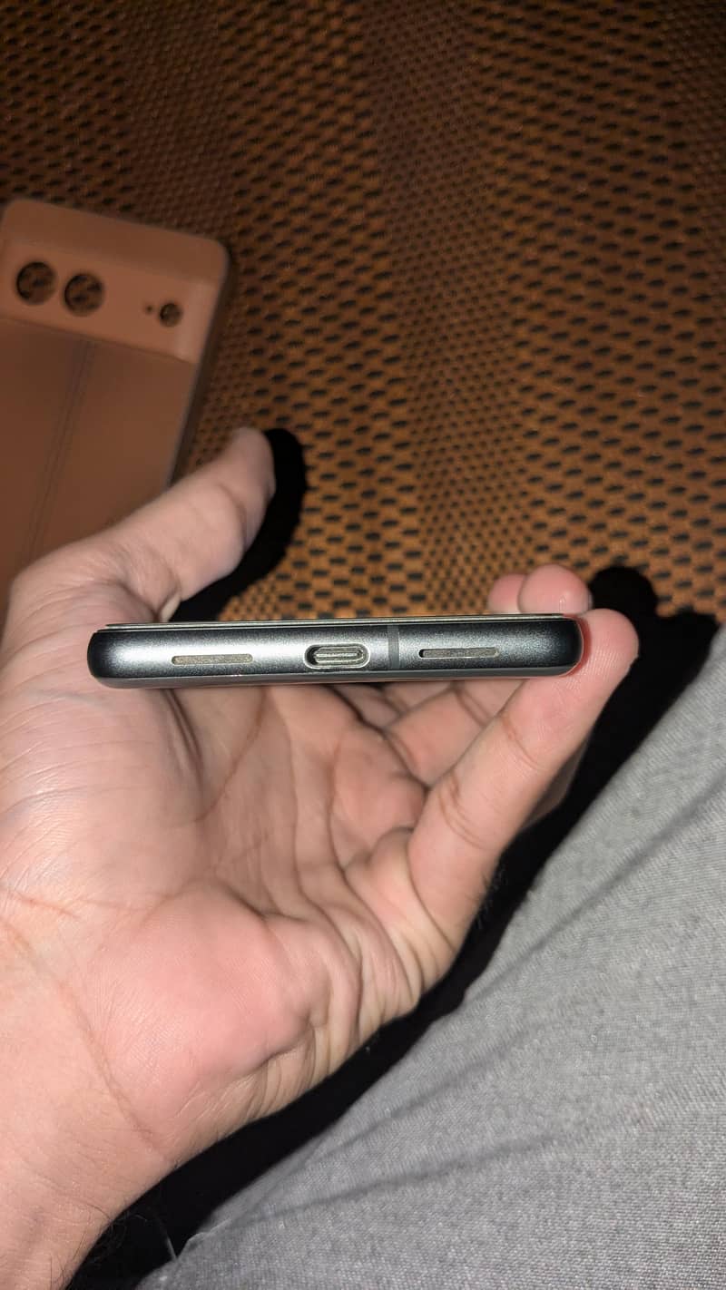 Google Pixel 7 4