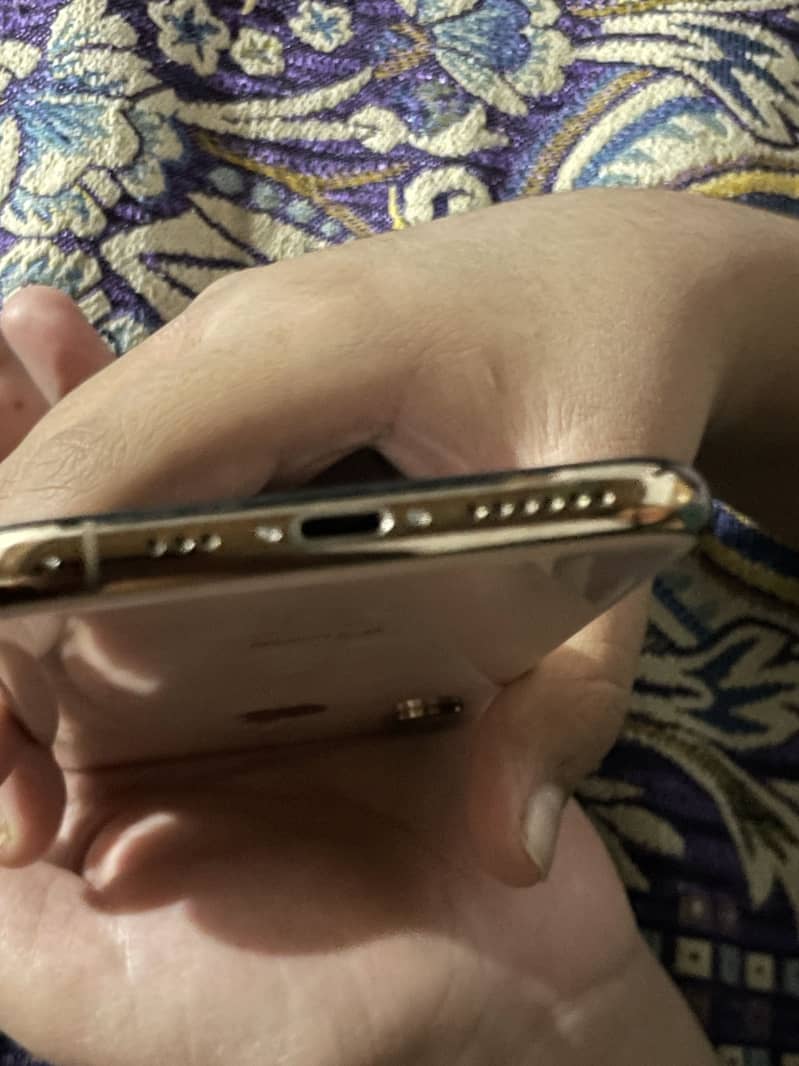 Apple iPhone XS 1