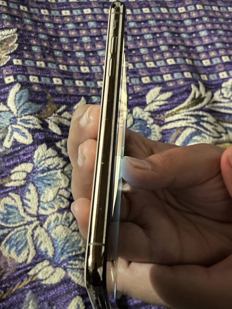 Apple iPhone XS 3