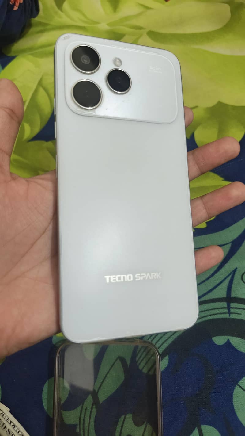 Tecno Spark 40 0