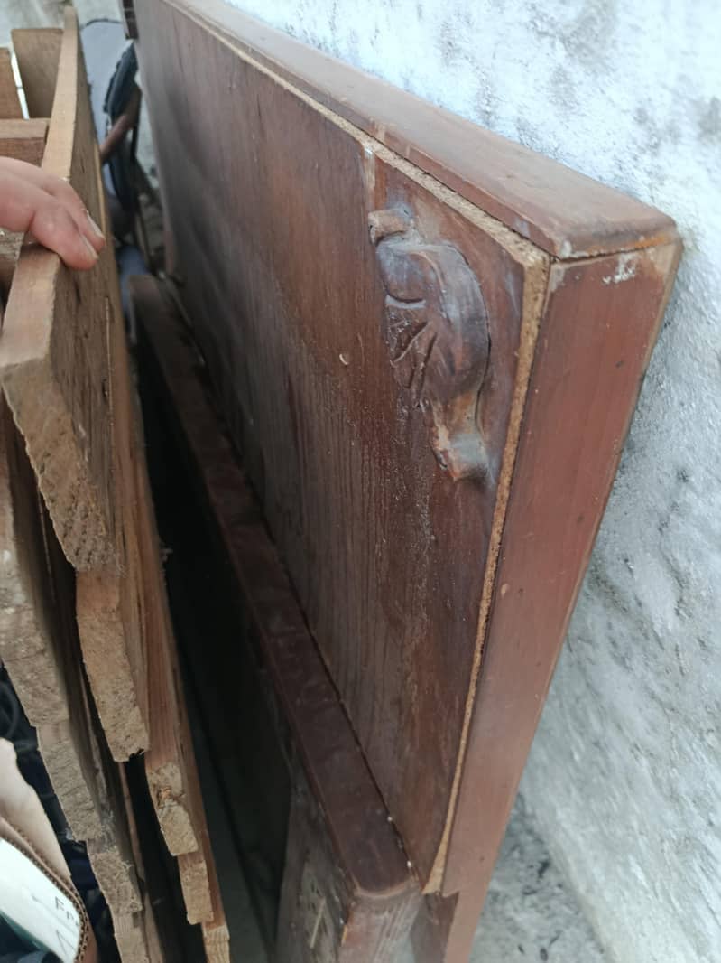 single old wood bed 0