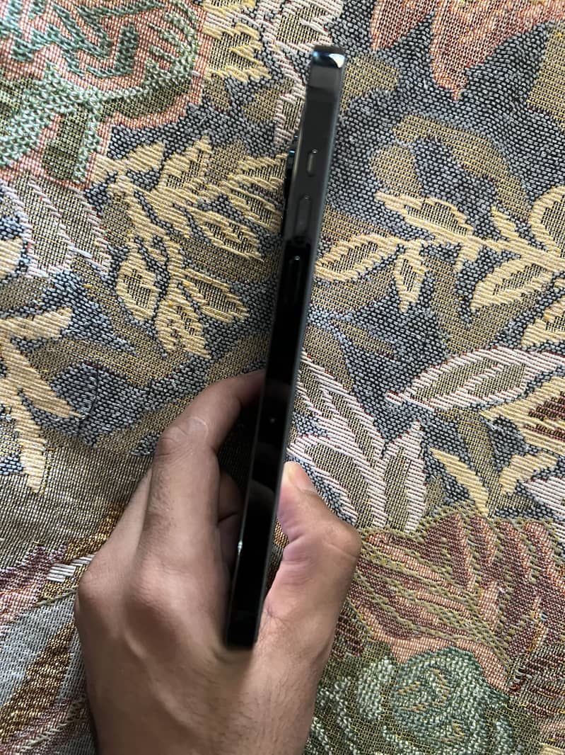 Apple iPhone 14 Pro Max 1