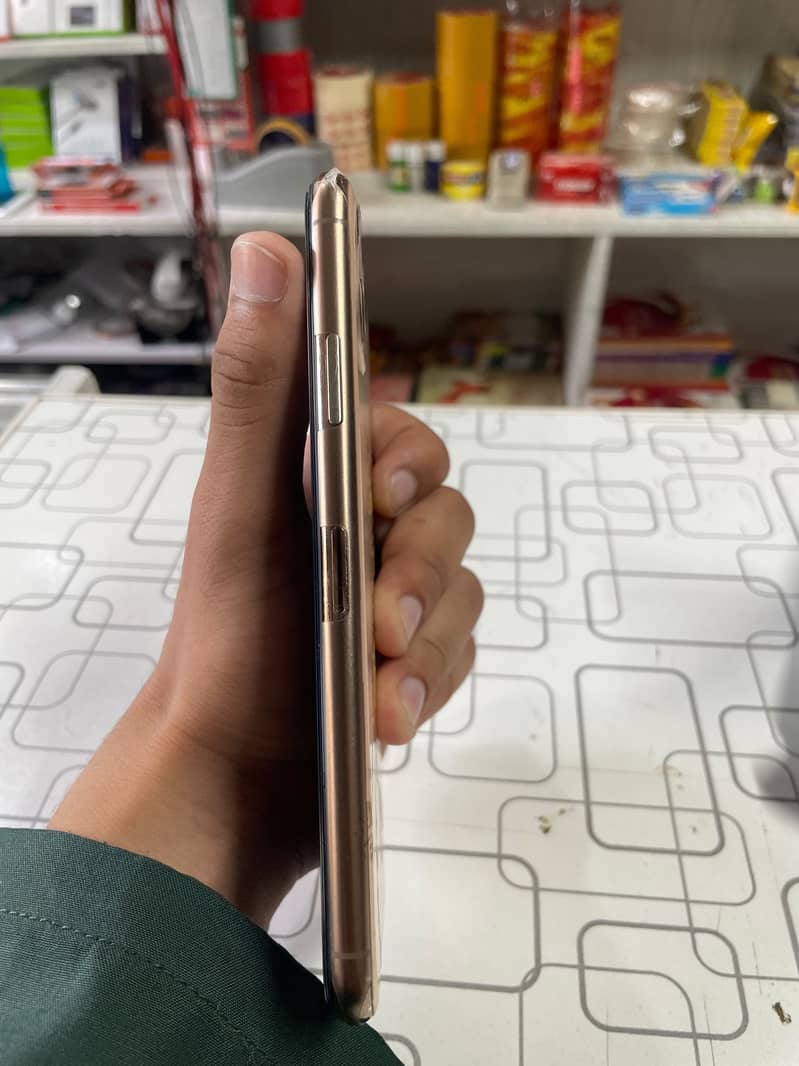 Apple iPhone 11 Pro Max 6