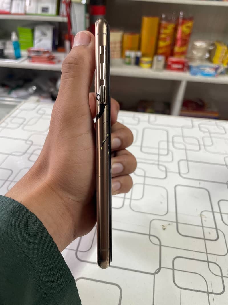 Apple iPhone 11 Pro Max 7