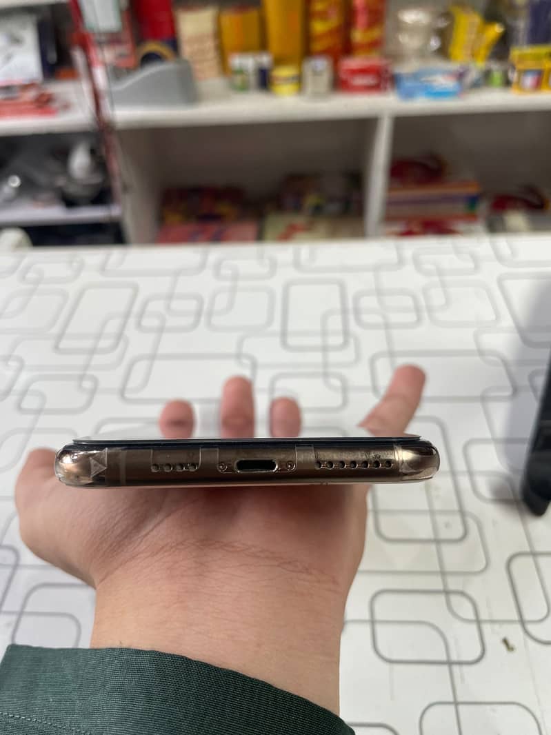 Apple iPhone 11 Pro Max 8