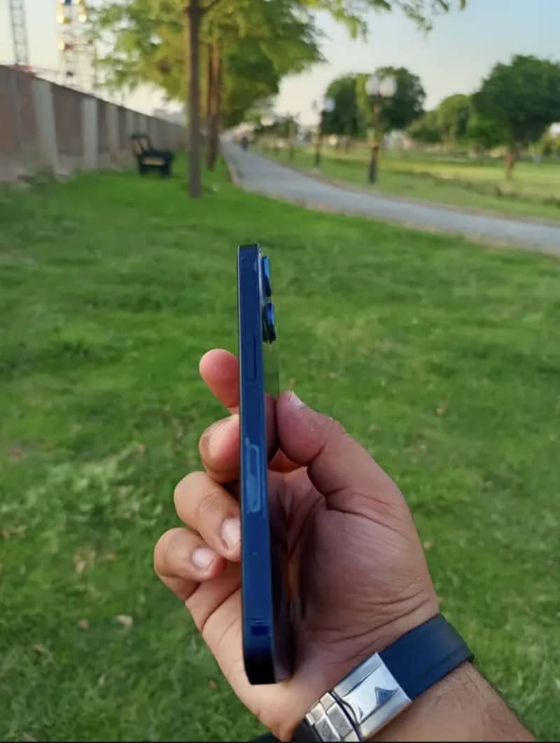 Apple iPhone 13 3