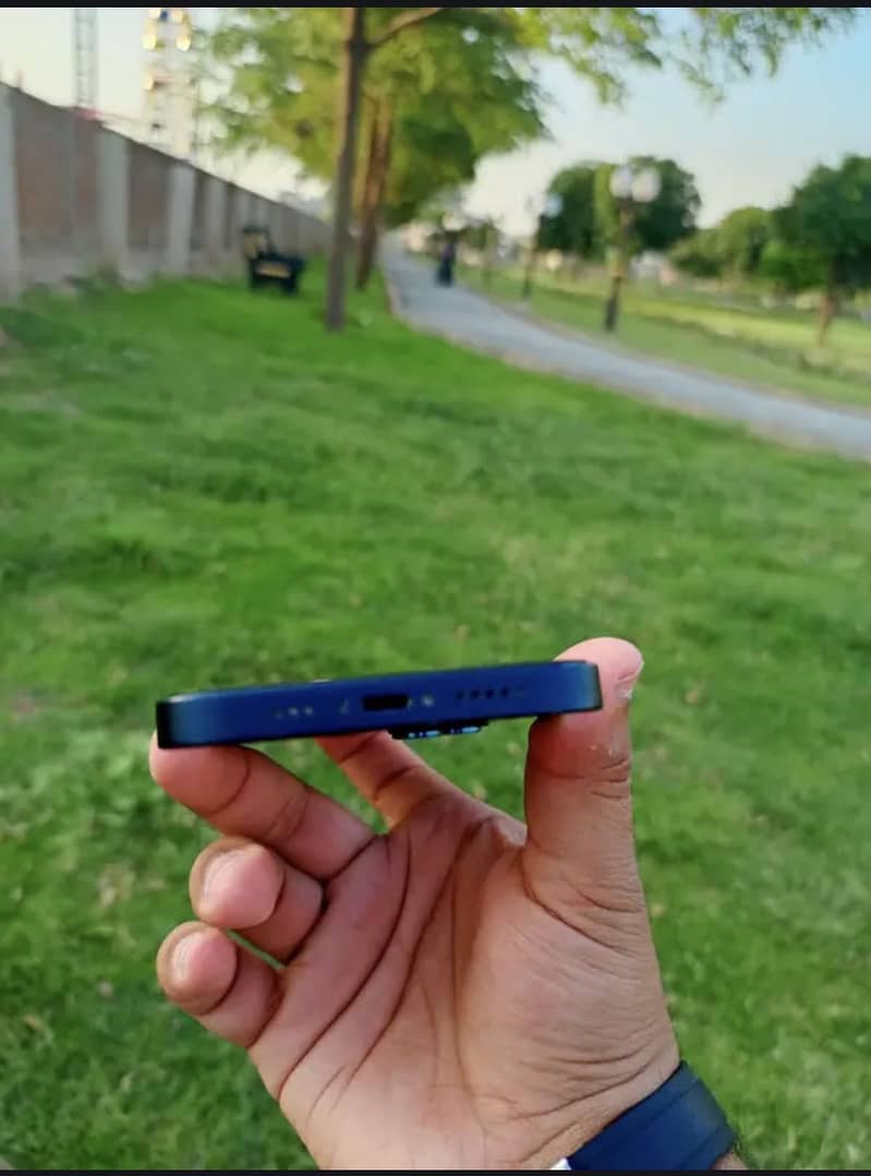 Apple iPhone 13 4