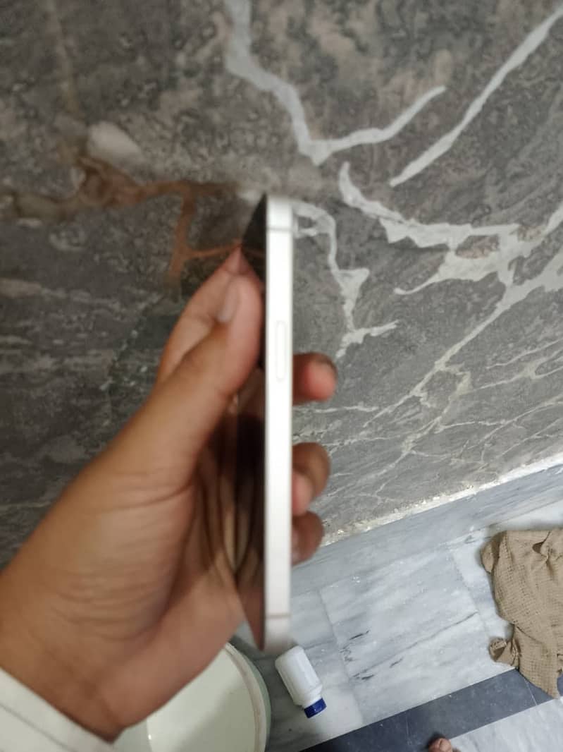 Apple iPhone 13 5