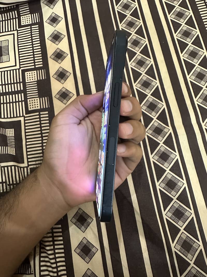 Apple iPhone 13 1