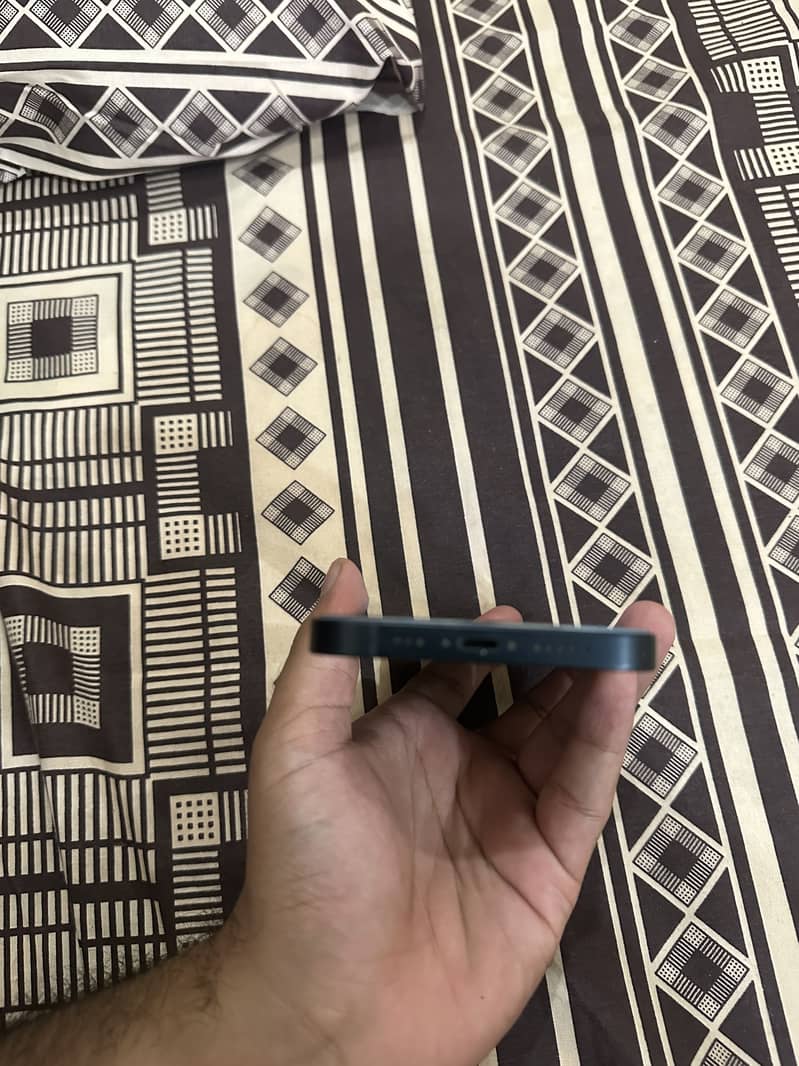 Apple iPhone 13 3
