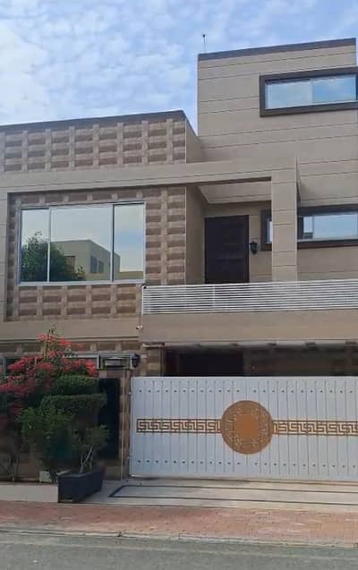10 Marla Luxury House for Sale in Bahria Town Lahore with installed green meter 10kW Solar System
