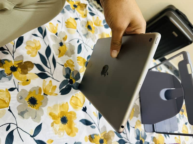 ipad 5th Generation 32 GB 1