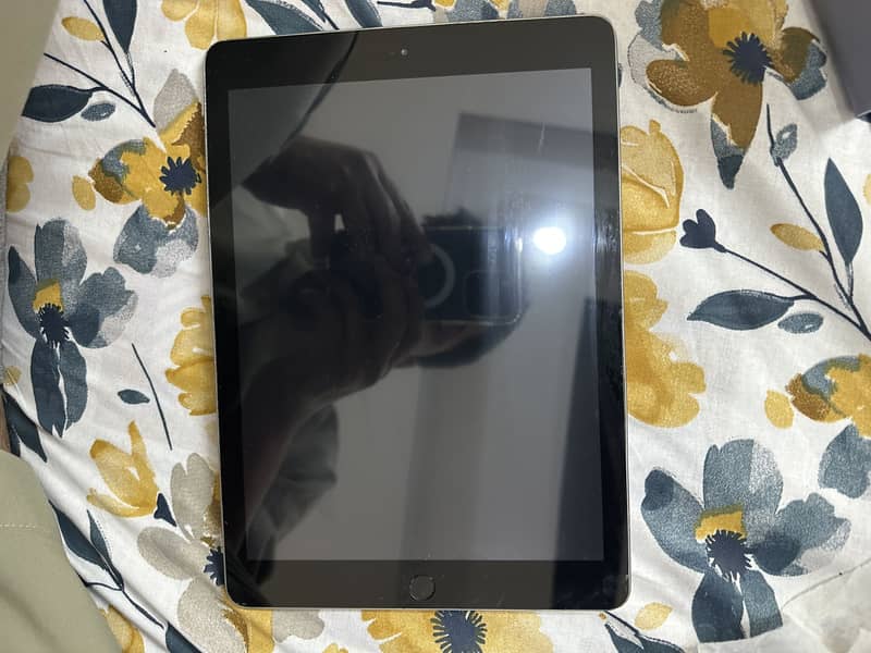 ipad 5th Generation 32 GB 4
