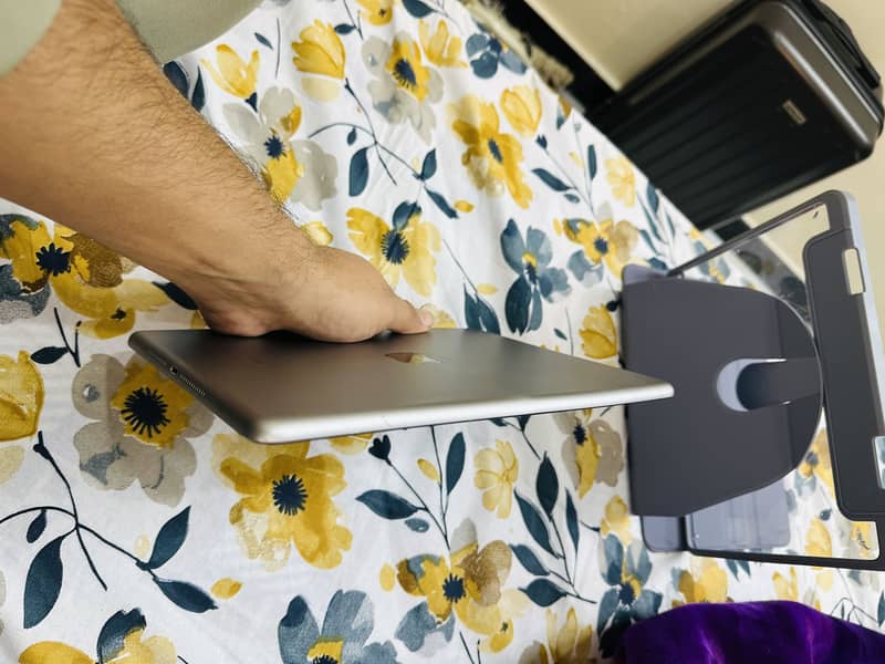 ipad 5th Generation 32 GB 9