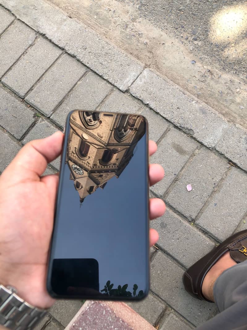Apple iPhone XS Max 1