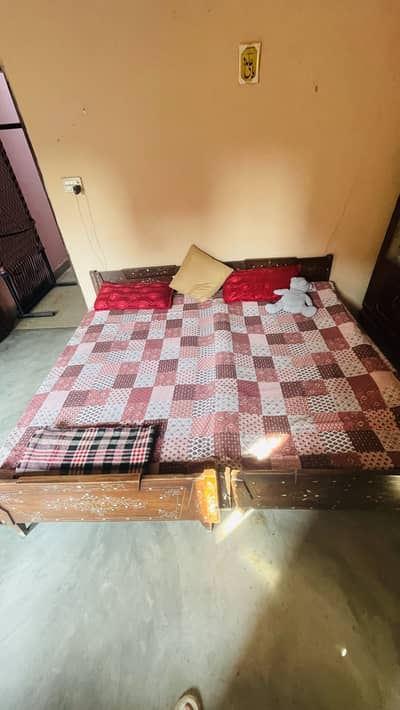 Old single beds 2x