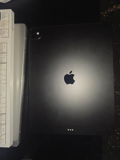 ipad pro m5 13 inches 512gb 100% battery health
