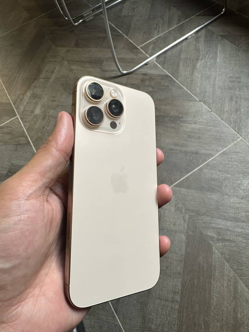 iPhone 16 Pro Max, First hand 1