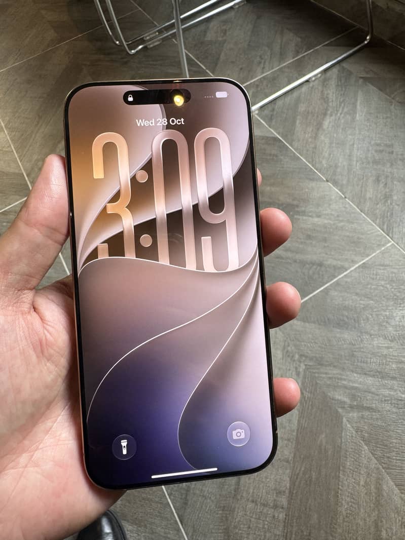 iPhone 16 Pro Max, First hand 7