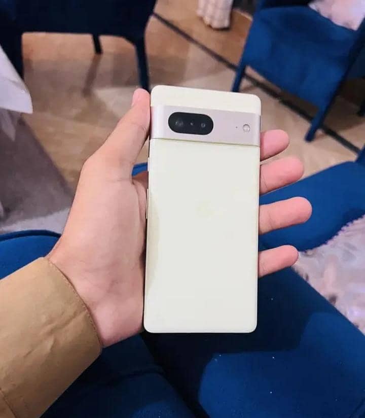 Google Pixel 7.              read description 3