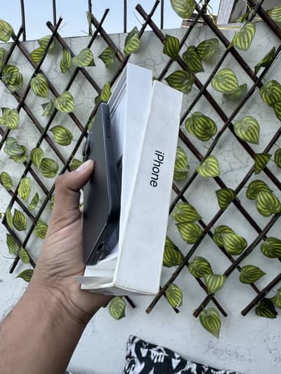 I phone 15 with box 10/10 93 helath 128gb all ok