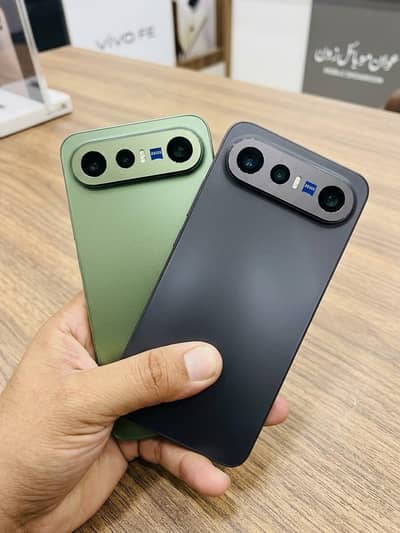 Vivo X300 FE Black And Green Available