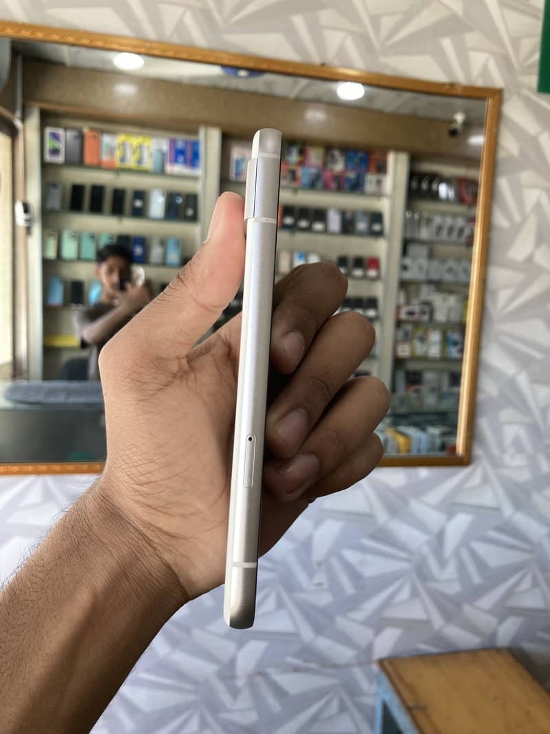 Google Pixel 8a 1