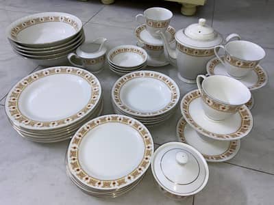 Dinner Set for sale
